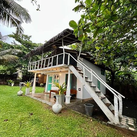 Beach House Kalukatiya - Family Villa, Seaview Room, Garden Room Діквелла Екстер'єр фото