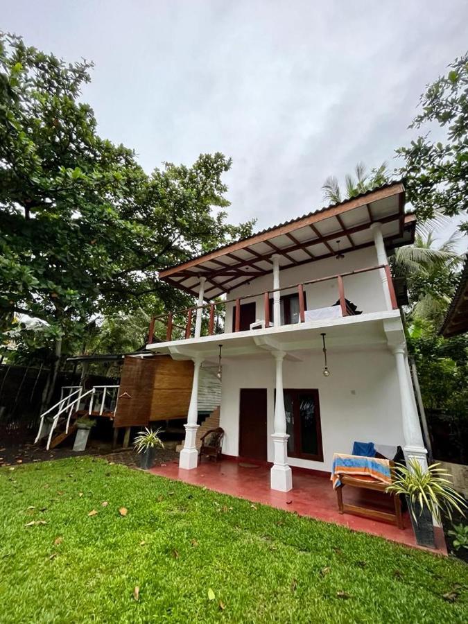 Beach House Kalukatiya - Family Villa, Seaview Room, Garden Room Діквелла Екстер'єр фото