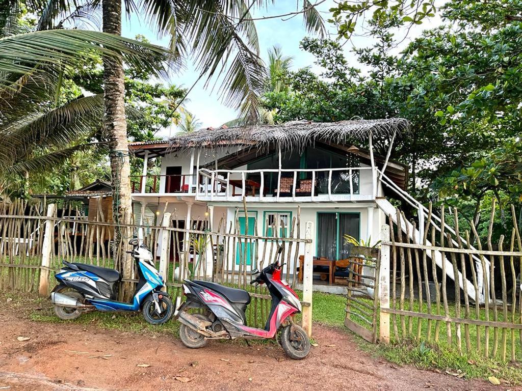 Beach House Kalukatiya - Family Villa, Seaview Room, Garden Room Діквелла Екстер'єр фото