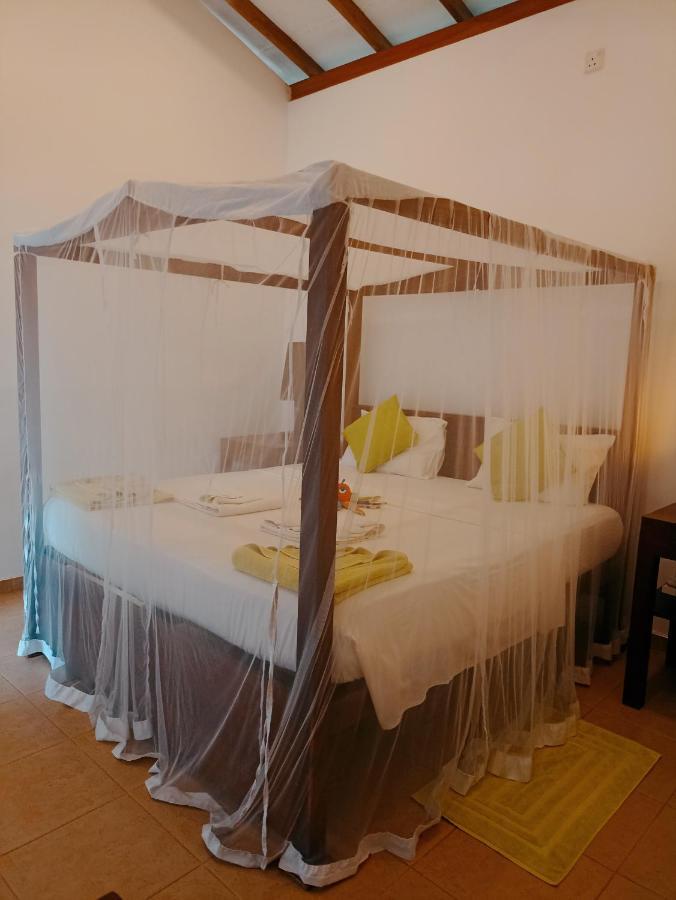 Beach House Kalukatiya - Family Villa, Seaview Room, Garden Room Діквелла Екстер'єр фото