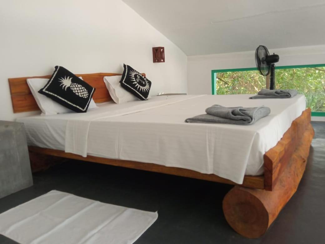 Beach House Kalukatiya - Family Villa, Seaview Room, Garden Room Діквелла Екстер'єр фото