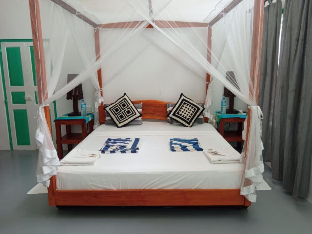 Beach House Kalukatiya - Family Villa, Seaview Room, Garden Room Діквелла Екстер'єр фото
