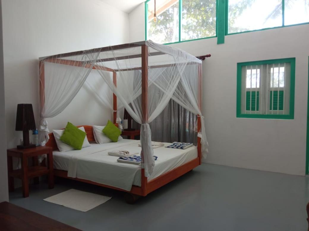 Beach House Kalukatiya - Family Villa, Seaview Room, Garden Room Діквелла Екстер'єр фото