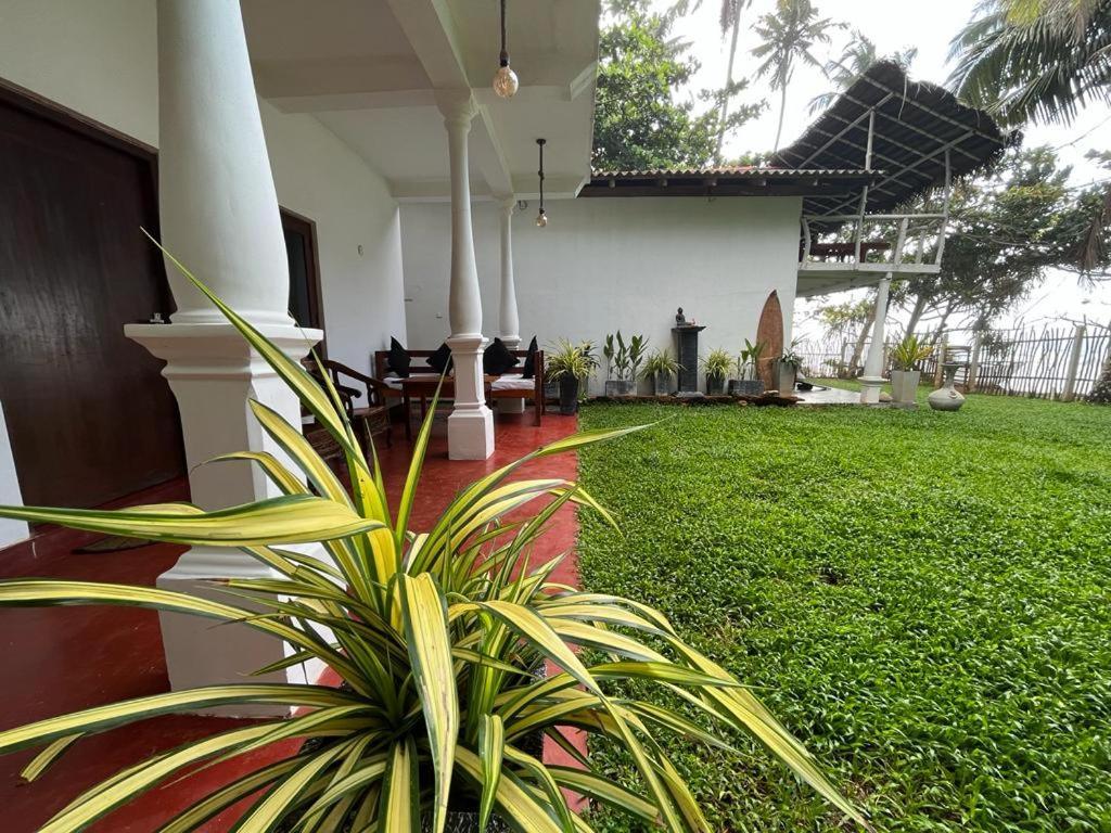Beach House Kalukatiya - Family Villa, Seaview Room, Garden Room Діквелла Екстер'єр фото