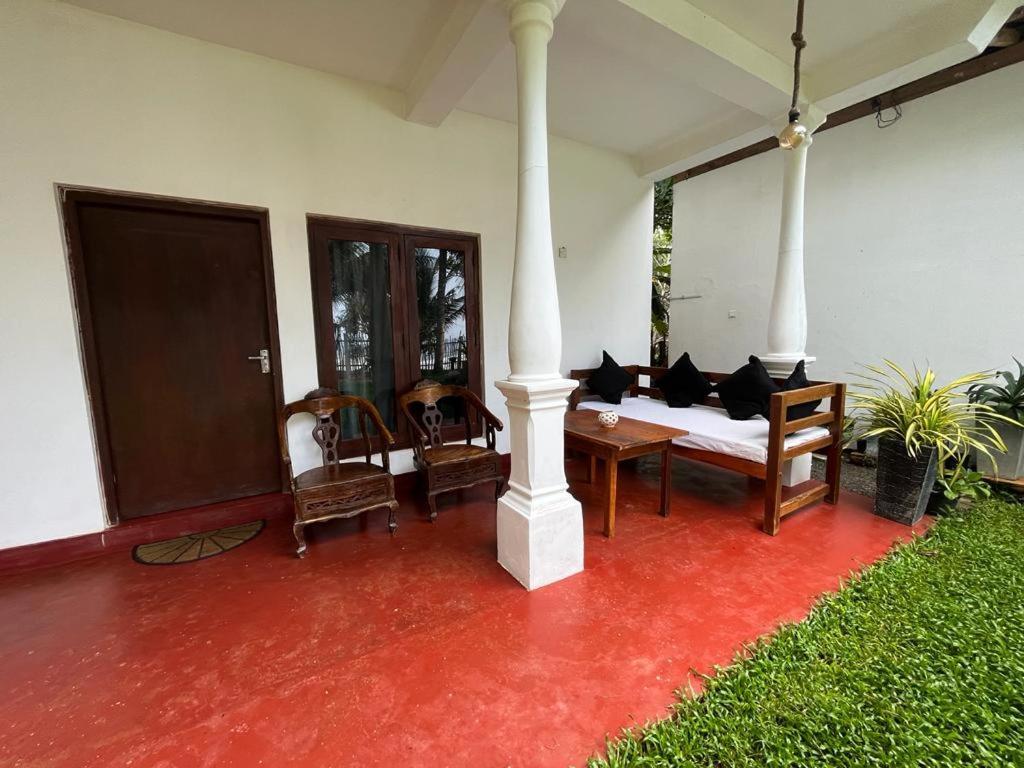 Beach House Kalukatiya - Family Villa, Seaview Room, Garden Room Діквелла Екстер'єр фото