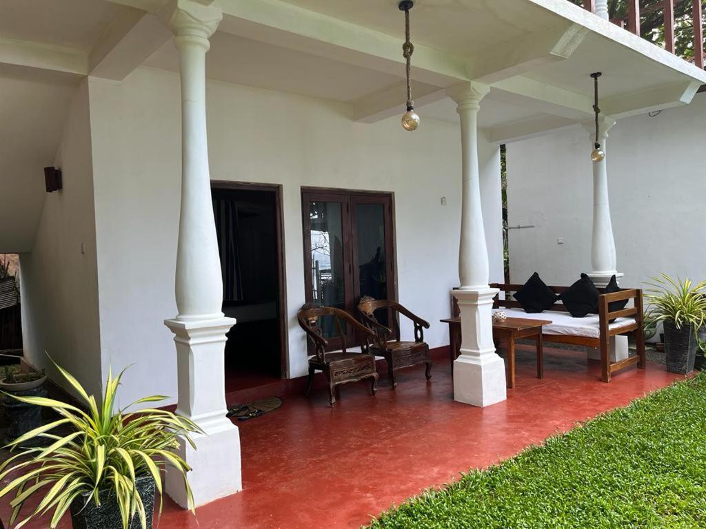 Beach House Kalukatiya - Family Villa, Seaview Room, Garden Room Діквелла Екстер'єр фото