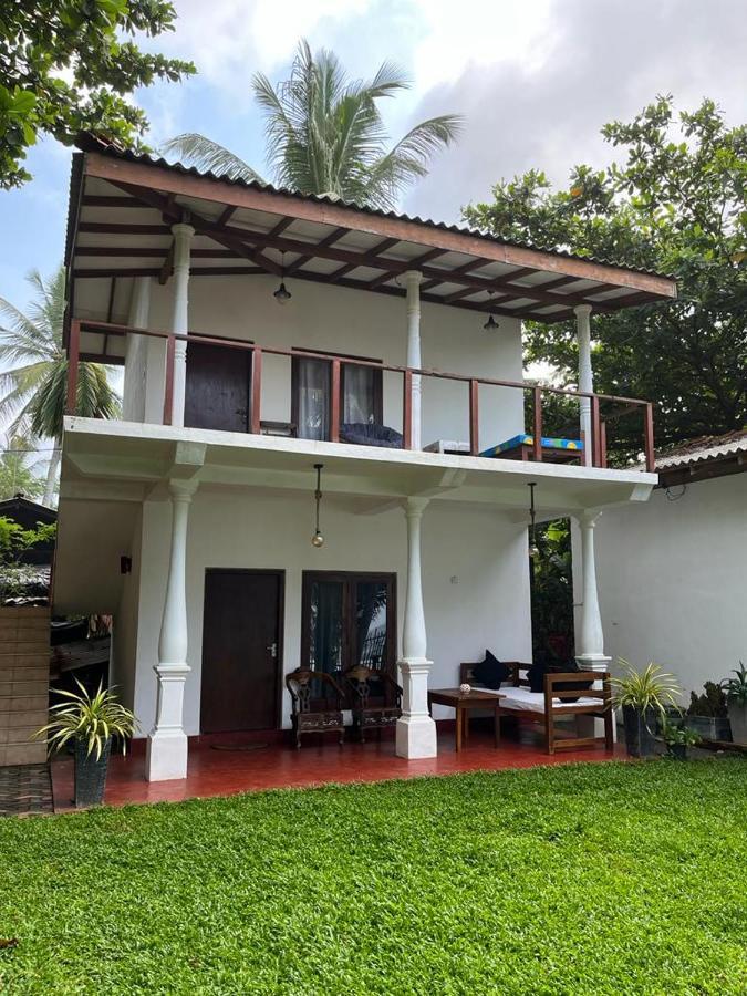 Beach House Kalukatiya - Family Villa, Seaview Room, Garden Room Діквелла Екстер'єр фото