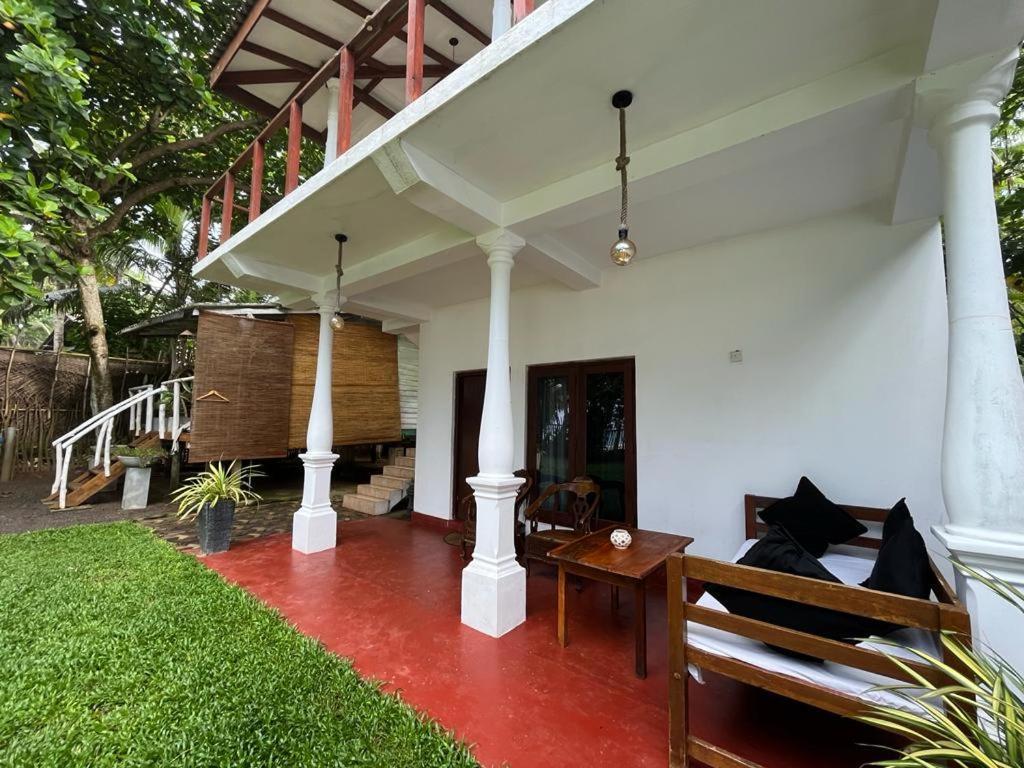 Beach House Kalukatiya - Family Villa, Seaview Room, Garden Room Діквелла Екстер'єр фото
