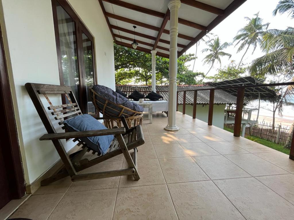Beach House Kalukatiya - Family Villa, Seaview Room, Garden Room Діквелла Екстер'єр фото