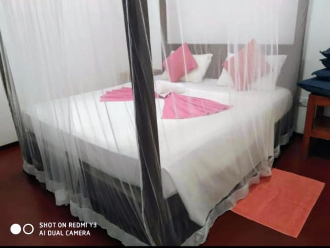 Beach House Kalukatiya - Family Villa, Seaview Room, Garden Room Діквелла Екстер'єр фото