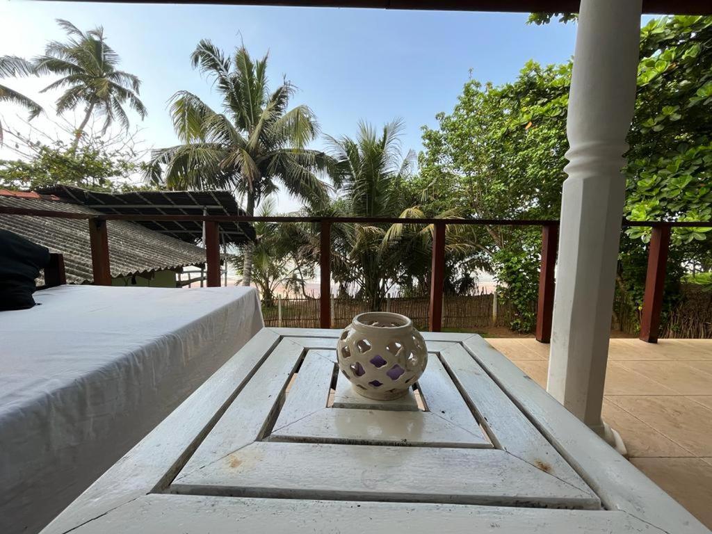 Beach House Kalukatiya - Family Villa, Seaview Room, Garden Room Діквелла Екстер'єр фото