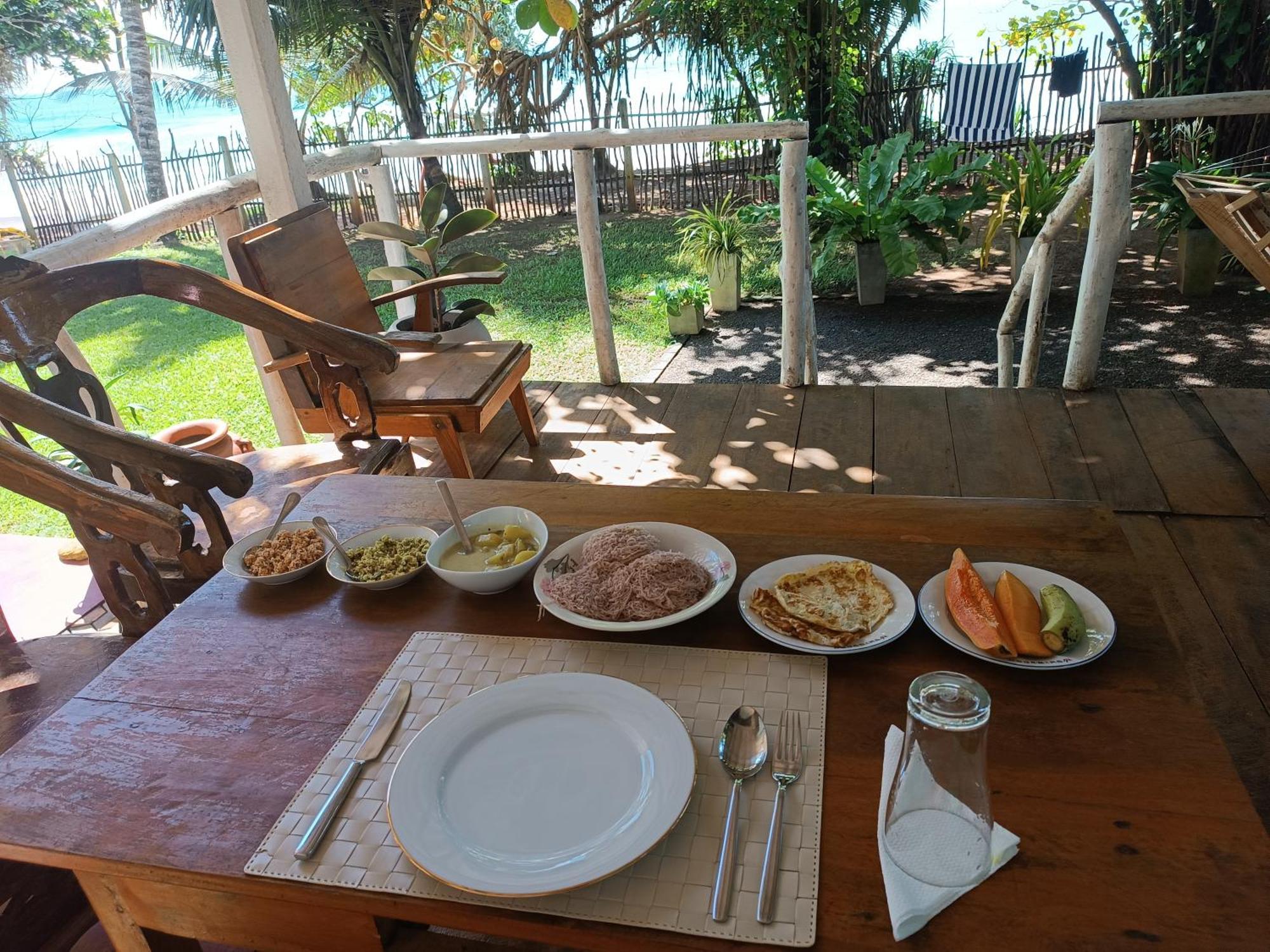 Beach House Kalukatiya - Family Villa, Seaview Room, Garden Room Діквелла Екстер'єр фото